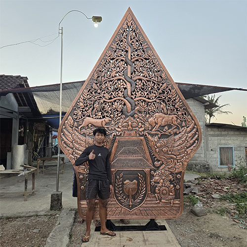 Gunungan Wayang
